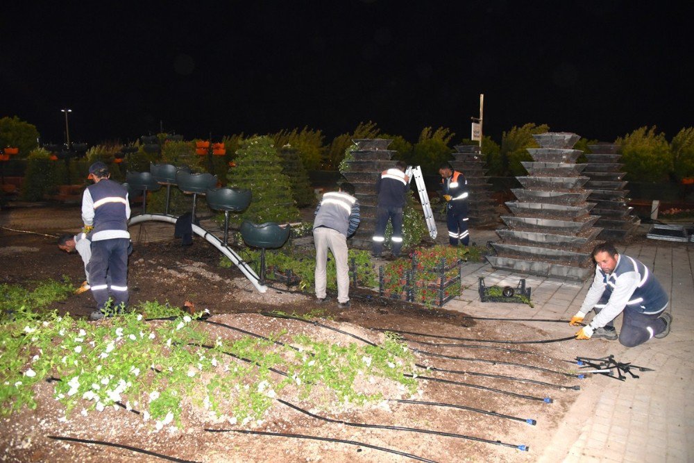 Başkan Altay Çiçek Bahçesindeki Gece Çalışmalarını İnceledi