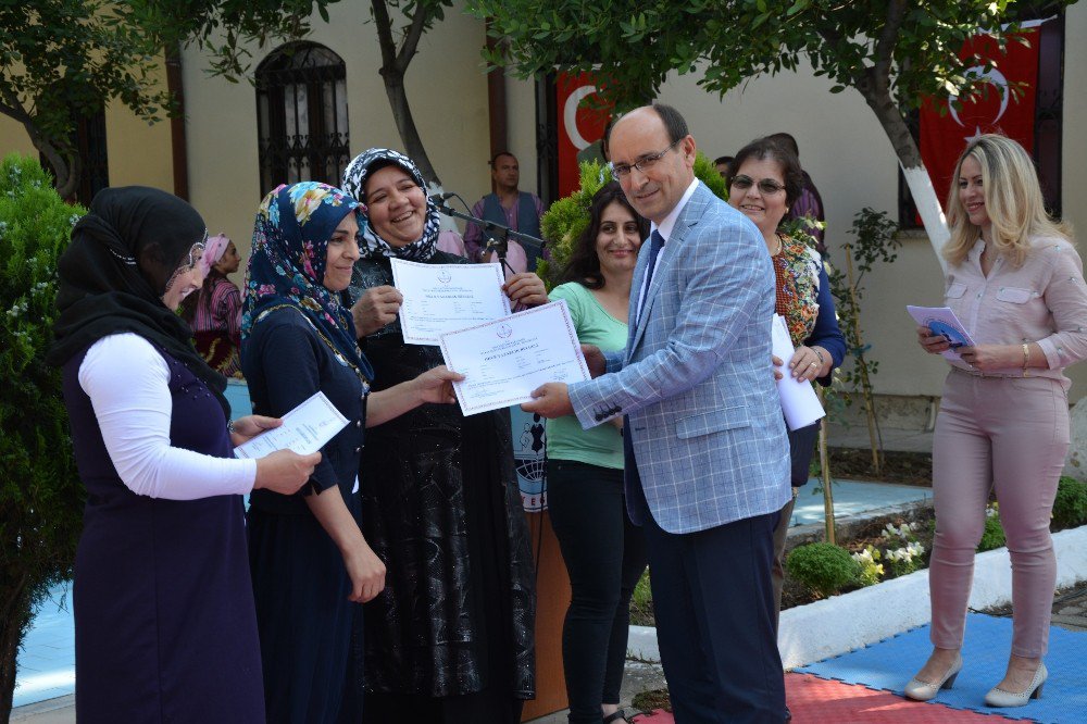 Söke Halk Eğitim Merkezinin Yıl Sonu Sergisi Beğeni Topladı