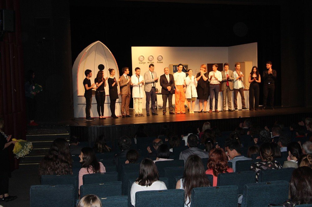 Öğrenciler "Vladimir Komarov" Oyununu Sahneledi