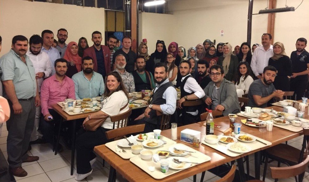 Payitaht Oyuncu Kadrosu Ve Dizinin Severleri İftar Yemeğinde Buluştu