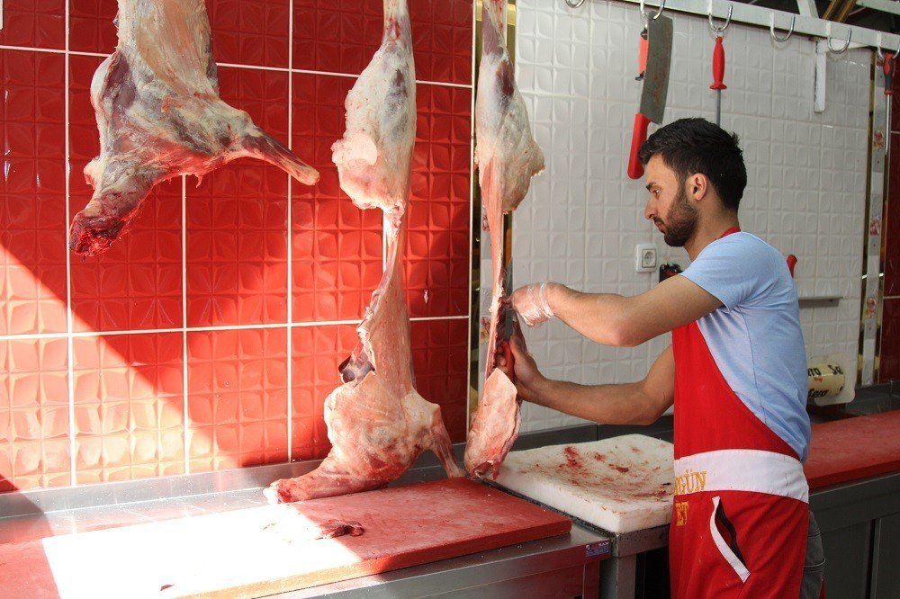 Başkale’de Kasaplar Denetlendi