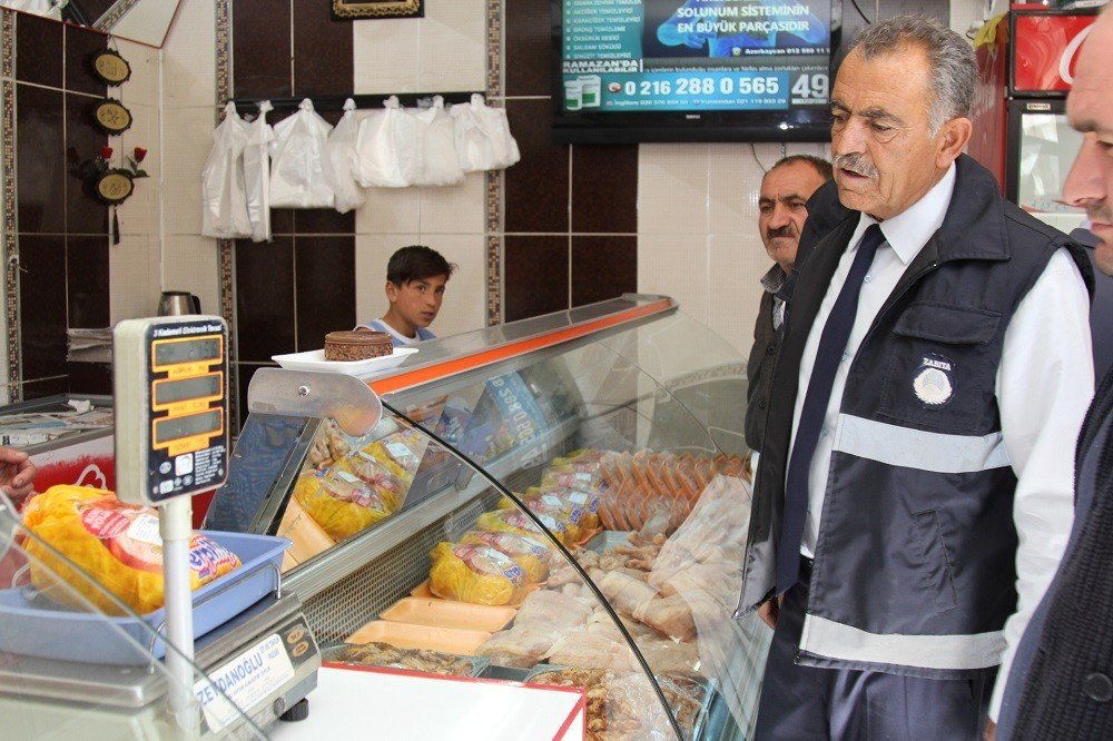 Başkale’de Kasaplar Denetlendi