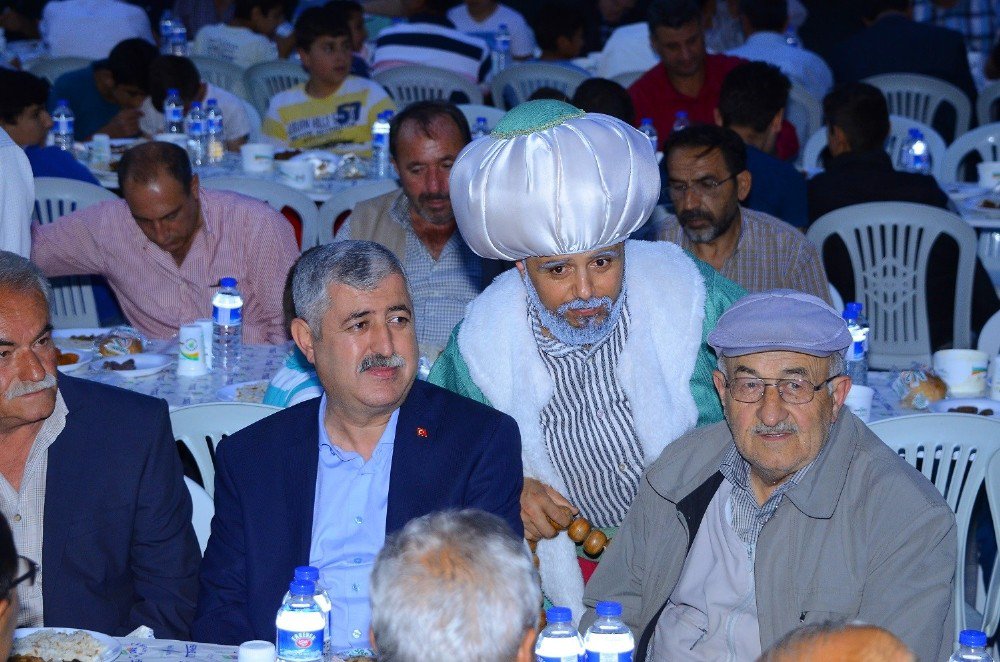 Yeşilyurt Belediyesi Meydan İftarlarıyla Ramazan Ayının Bereketini Paylaşıyor