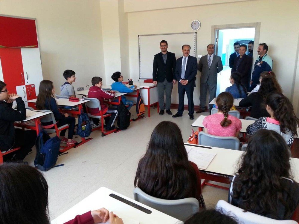 Vali Yurtnaç, Çözüm Koleji Öğrencileriyle Bir Araya Geldi