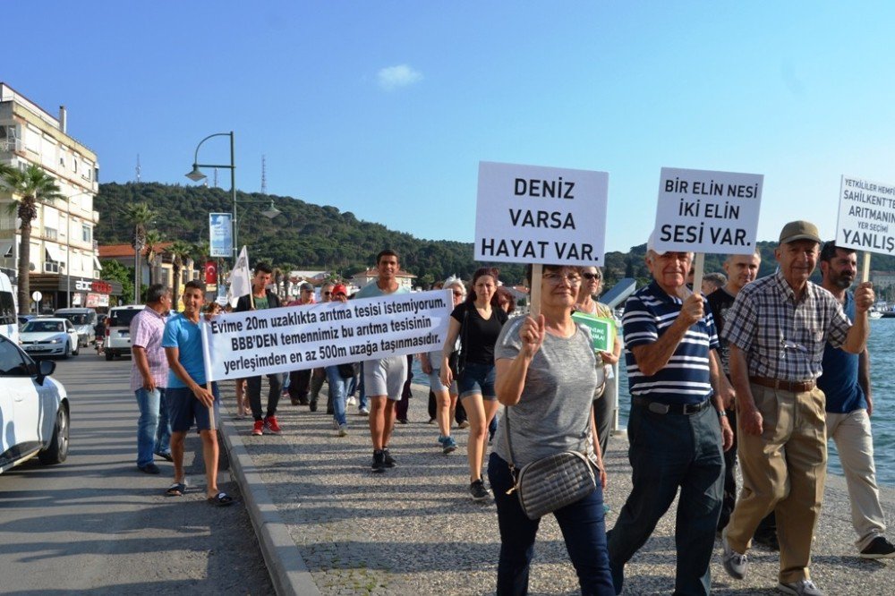 İnsan Zinciri Oluşturarak Çevre Sorunlarına Dikkat Çekmeye Çalıştılar