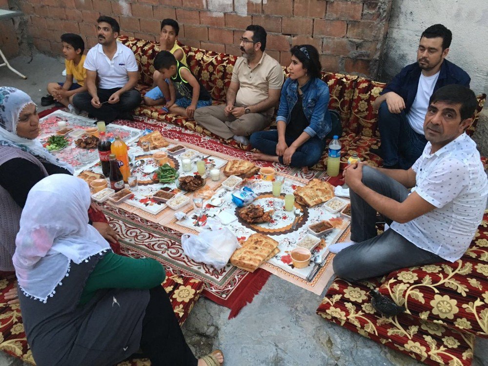 Ak Parti Bağlar Teşkilatından Örnek Davranış