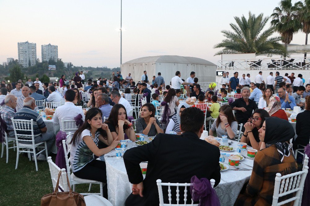 Akamder’den Kimsesiz Çocuklara İftar Yemeği