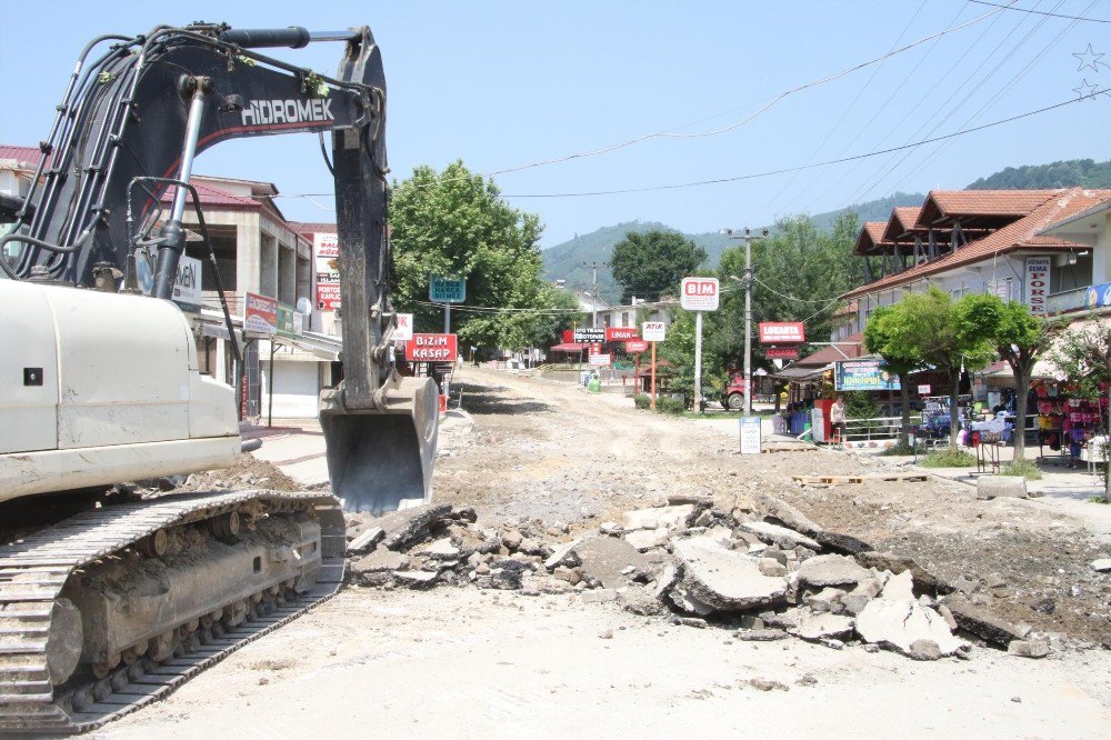 Kuzuluk İhlas Caddesi Baştan Sona Yenileniyor