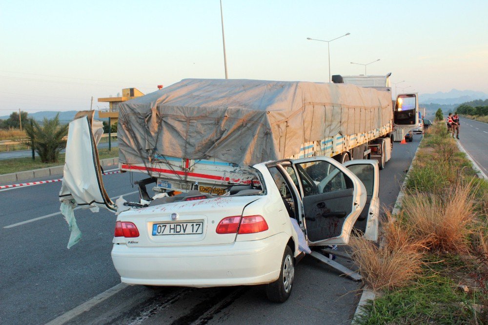 Antalya’da Otomobil Tırın Altına Girdi: 1 Ölü, 1 Yaralı