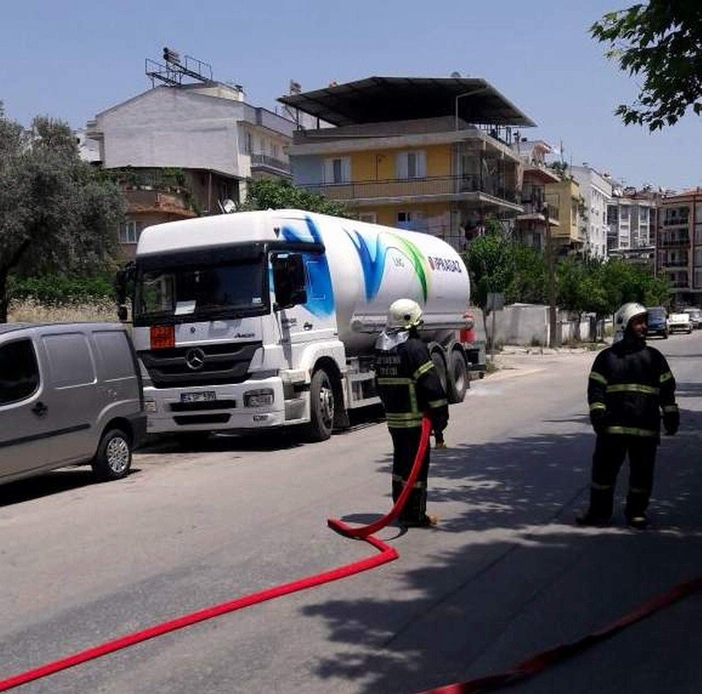 Doğalgaz Tankerinde Yaşanan Kaçak Paniğe Yol Açtı