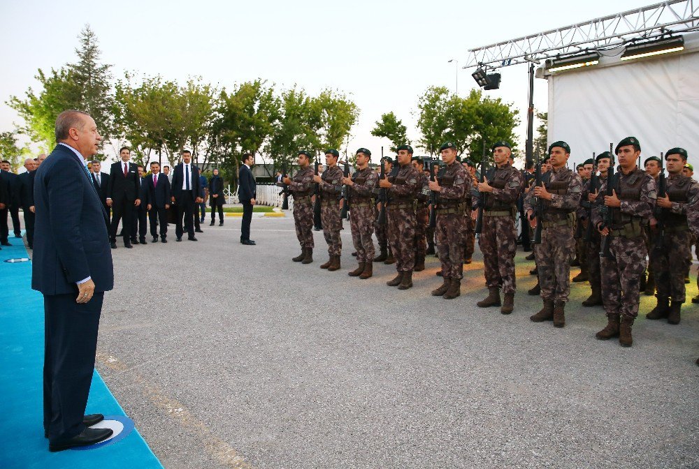 Cumhurbaşkanı Erdoğan Güvenlik Güçleriyle İftar Yaptı