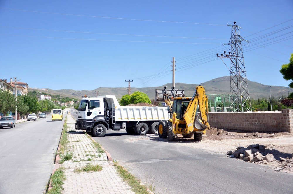 Güney Aşağı Mahallesinde Asfaltlama Öncesi Hazırlık Çalışmaları Devam Ediyor