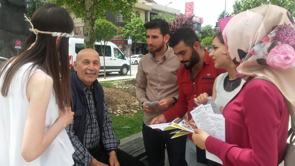 Düzce Üniversitesi Öğrencileri 200 Yaşlıya Rehberlik Etti