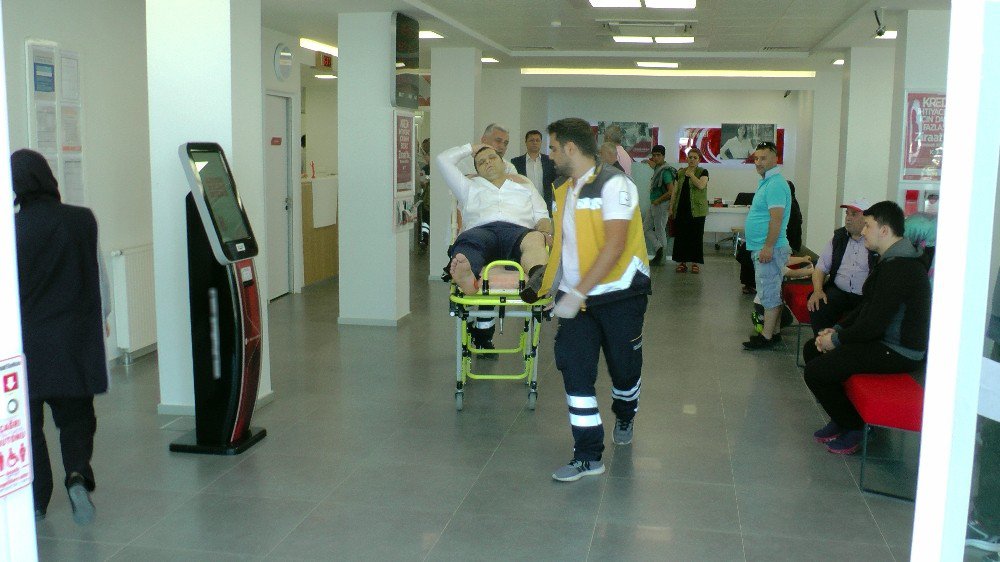 Bankada Güvenlik Görevlisi Gişe Görevlisini Vurdu