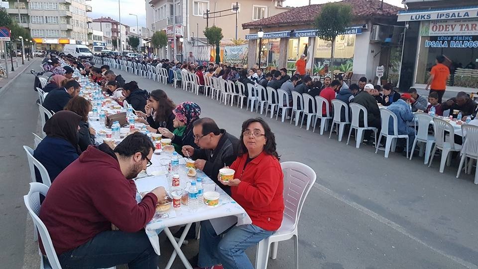 İpsala’da Cadde İftarları Devam Ediyor