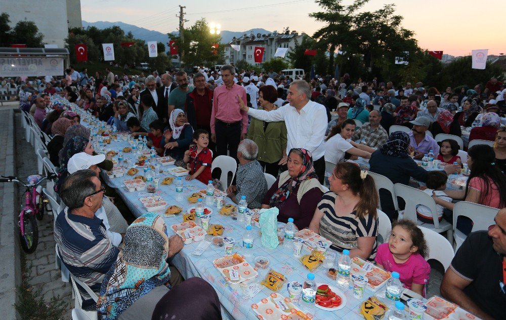 Büyükşehir Mehmet Akif Ersoy Mahallesi’nde İftar Sofrası Kurdu