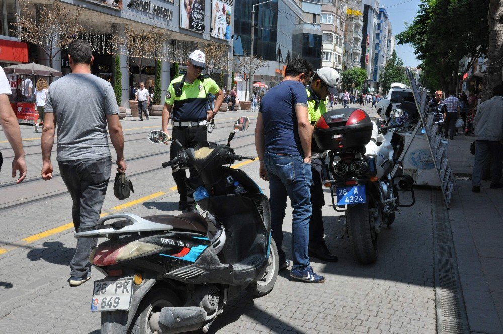 Tramvay Yolunda Motorlu Araçlara Uygulama