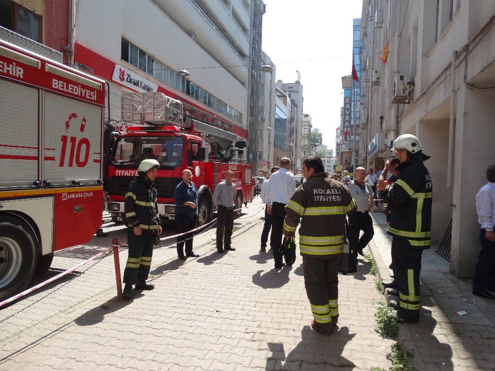 Trafoda Patlama Binayı Tahliye Ettirdi