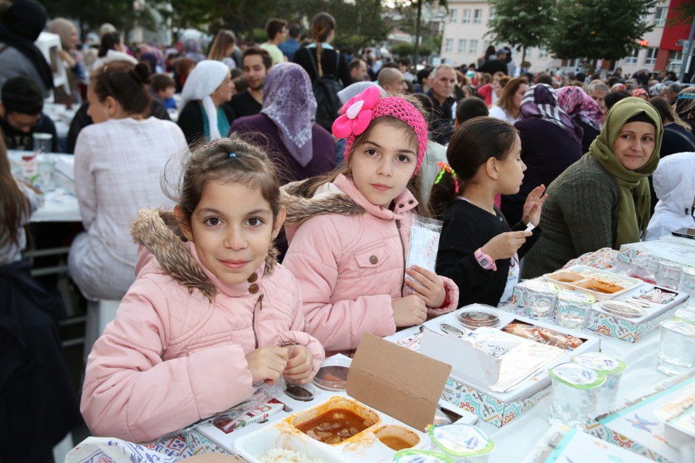 Komşular Aynı Sofrada Buluştu