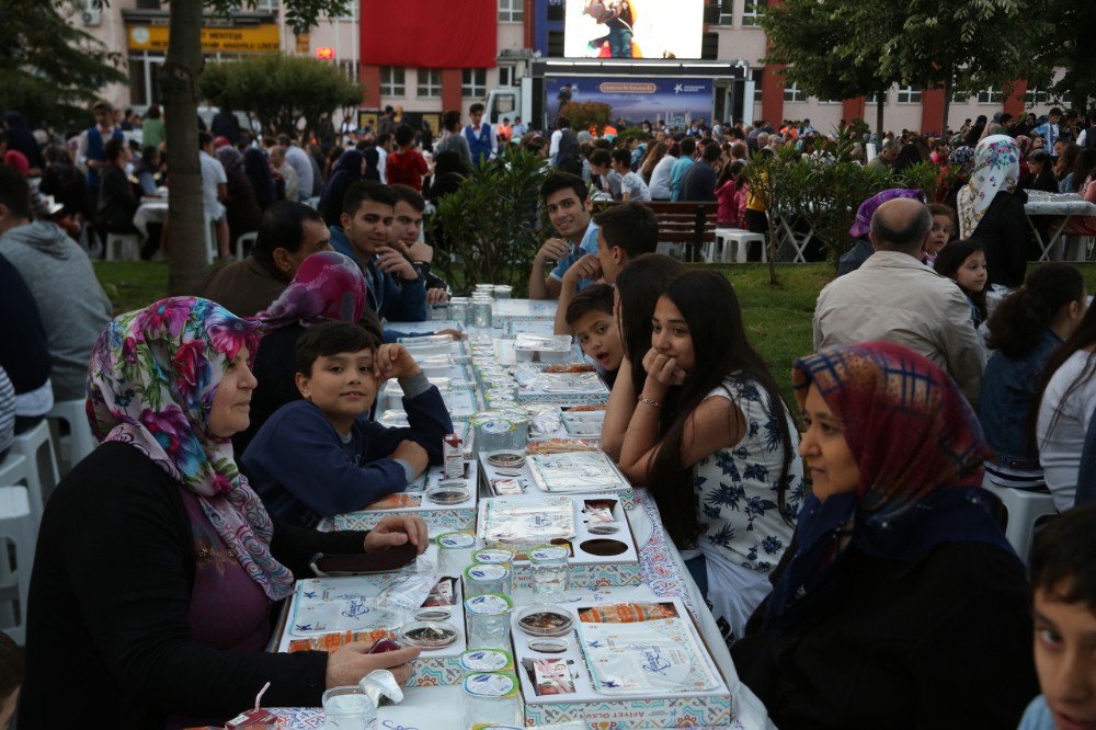 Komşular Aynı Sofrada Buluştu