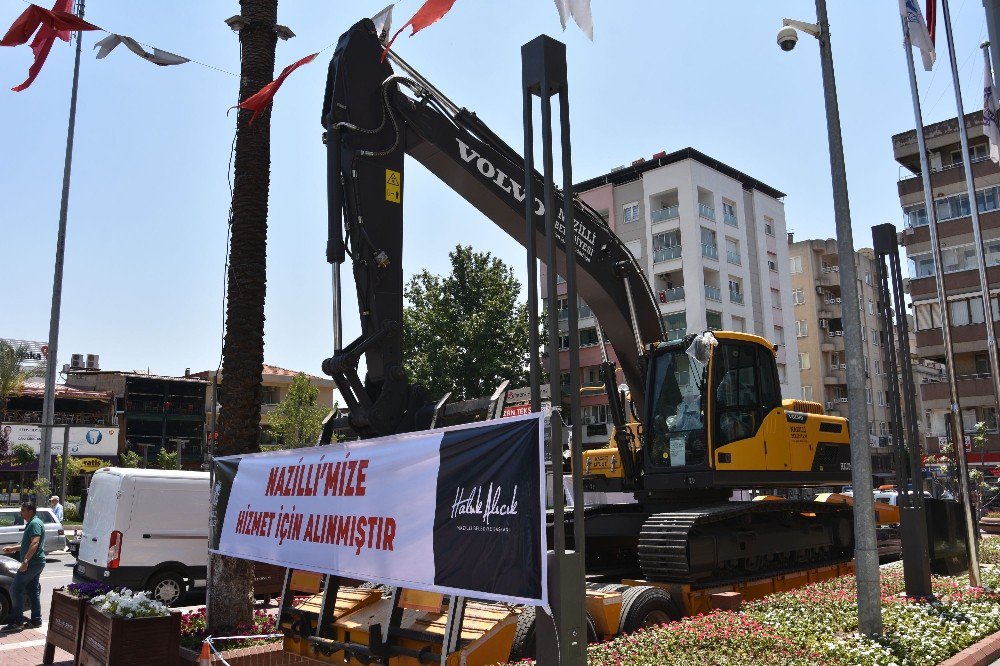 Nazilli Belediyesi Yeni İş Makinesi Aldı