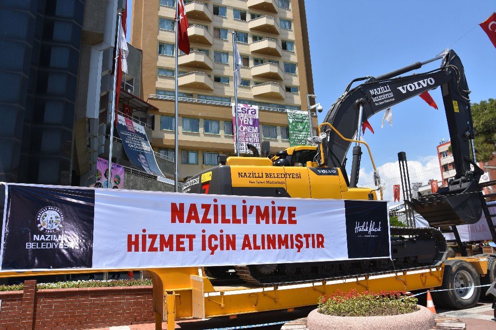 Nazilli Belediyesi Yeni İş Makinesi Aldı