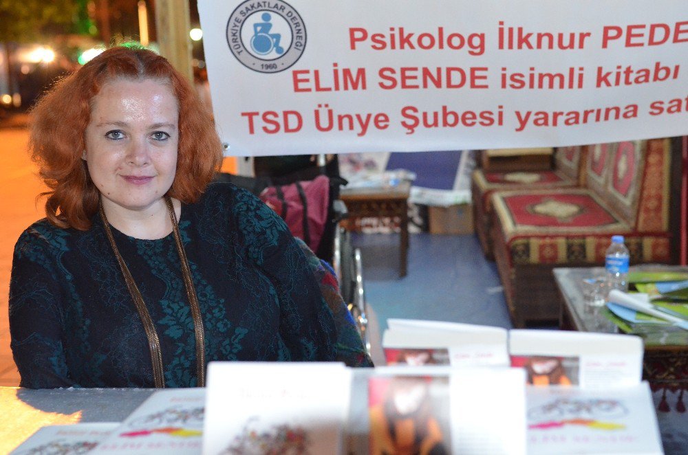 "Elim Sende" Okurlarıyla Buluştu