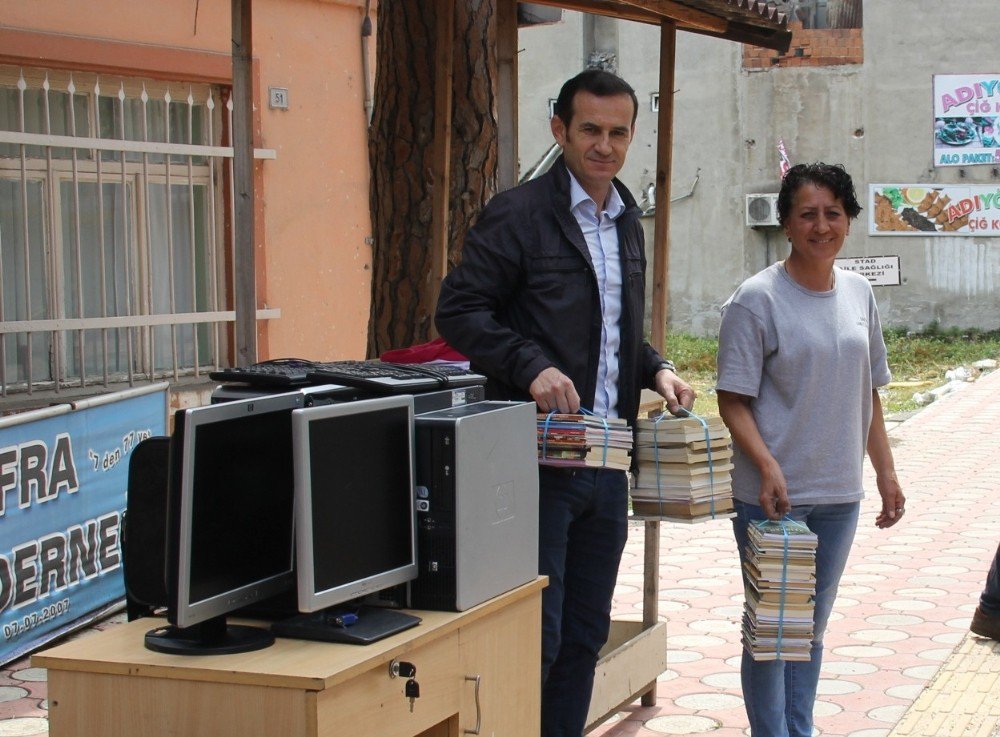 Bafra Umut Derneği’nden Okullara Kütüphane