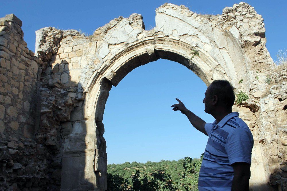 900 Yıllık Manastırdan Geriye Birkaç Duvar Kaldı