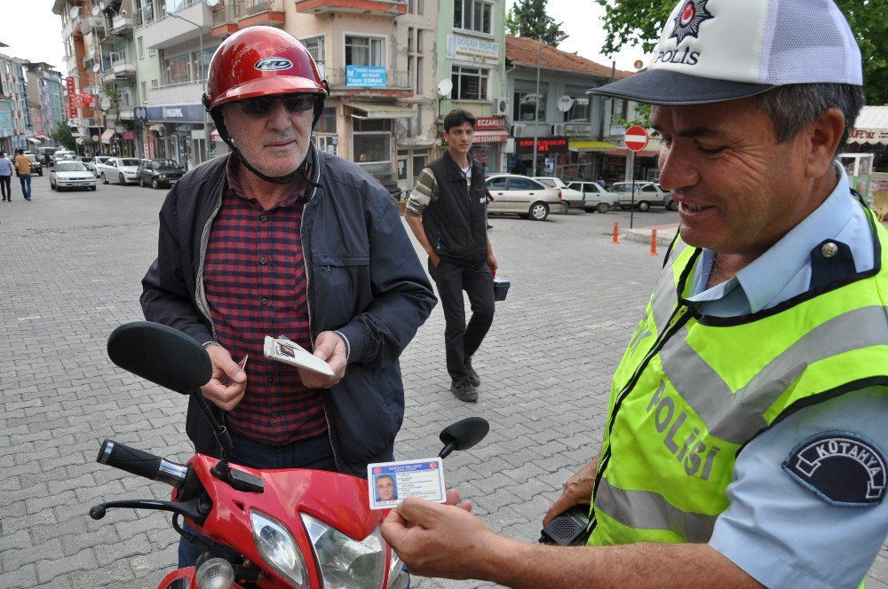 Simav’da Plakasız Motosikletler Toplatılıyor