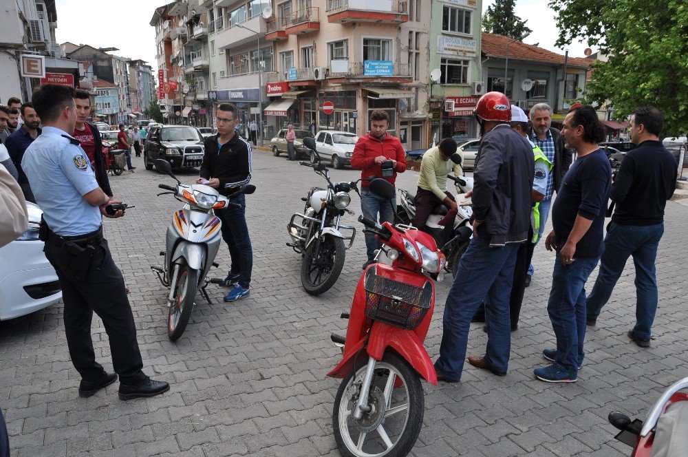 Simav’da Plakasız Motosikletler Toplatılıyor