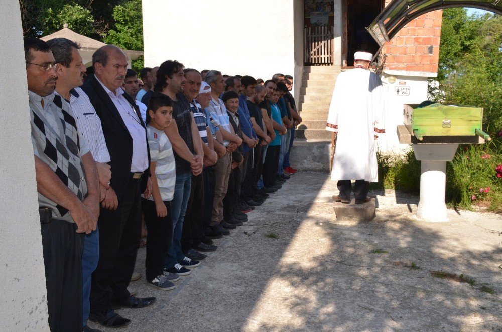 Sinop’ta Eşi Tarafından Öldürülen Genç Toprağa Verildi