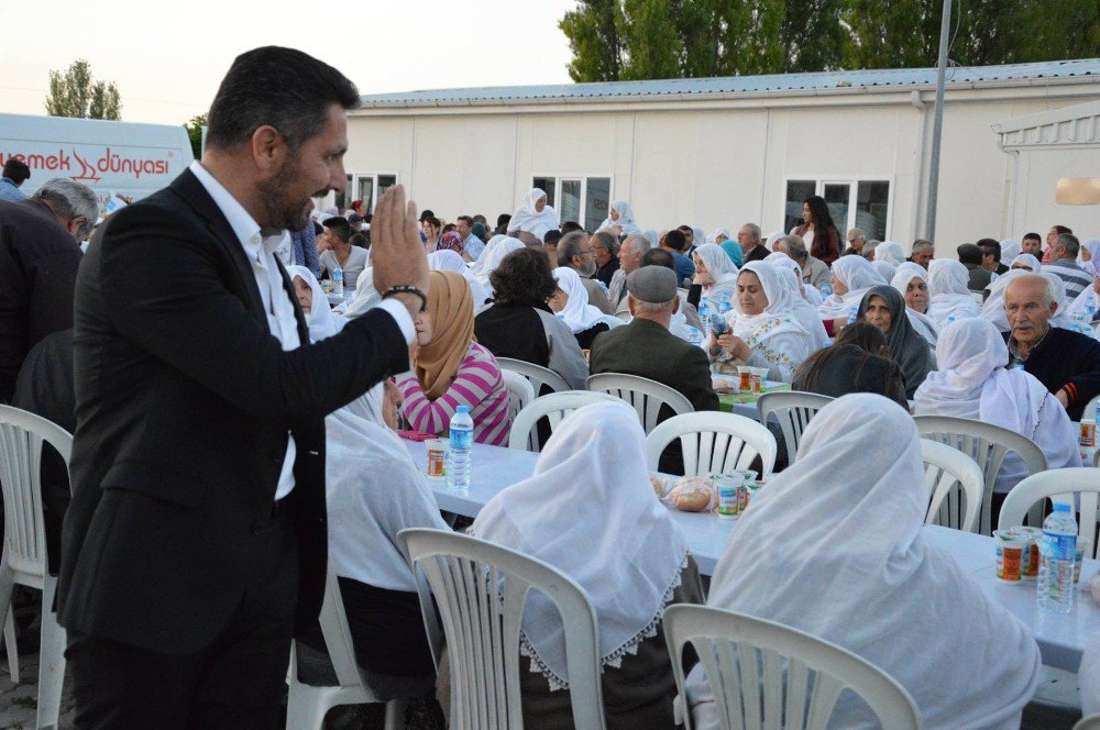 Başkan Yüzügüllü Orucunu Kaymaz Mahallesi’nde Vatandaşlarla Açtı