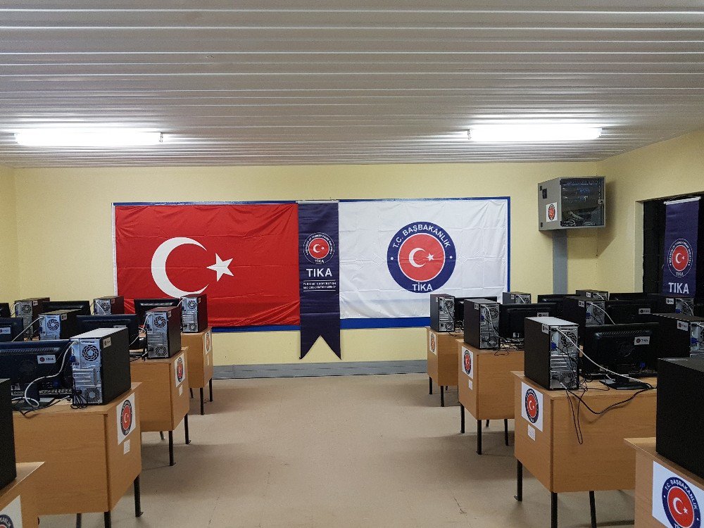 Tika Namibya’da Eğitime Desteğe Devam Ediyor