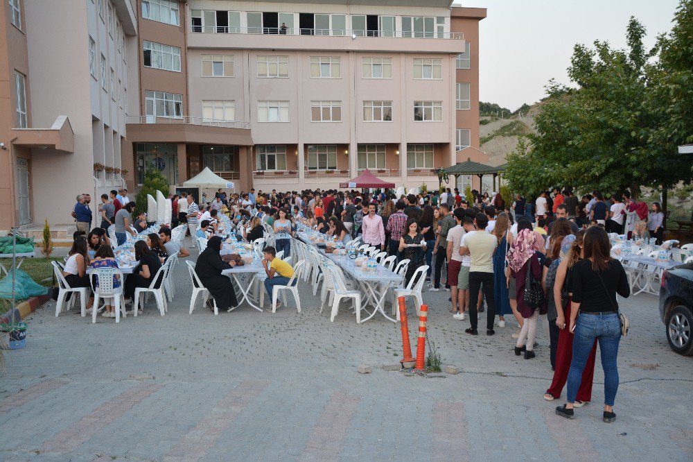 Söke Belediyesinden Üniversite Öğrencilerine İftar