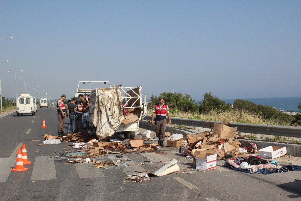 Manavgat’ta Otomobil Kamyonete Çarptı: 7 Yaralı