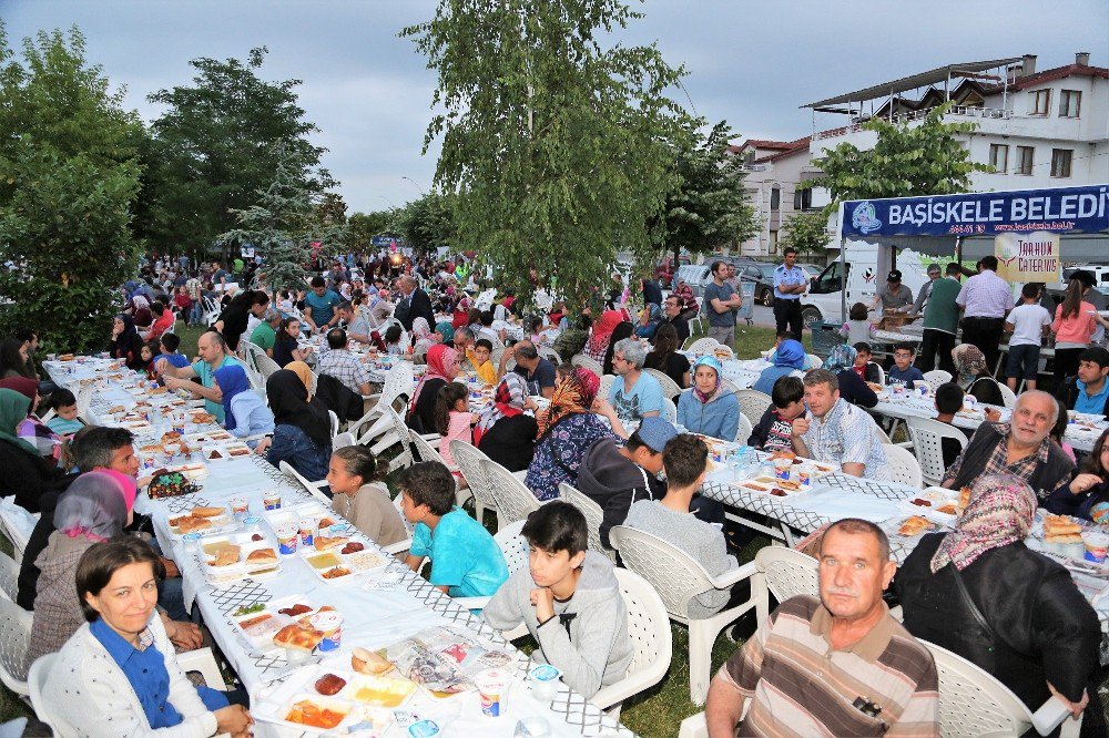 4 Bin Vatandaş Başiskele Sahili’nde İftarını Açtı