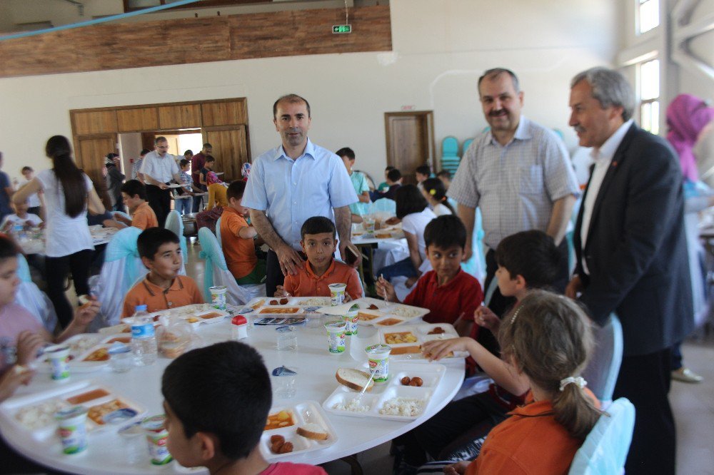 Öğlen Ezanıyla Birlikte ’Tekne’ Oruçlarını Açtılar