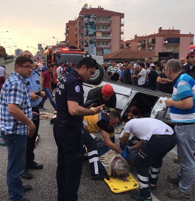 Kontrolden Çıkan Otomobil Yolda Takla Attı: 4 Yaralı