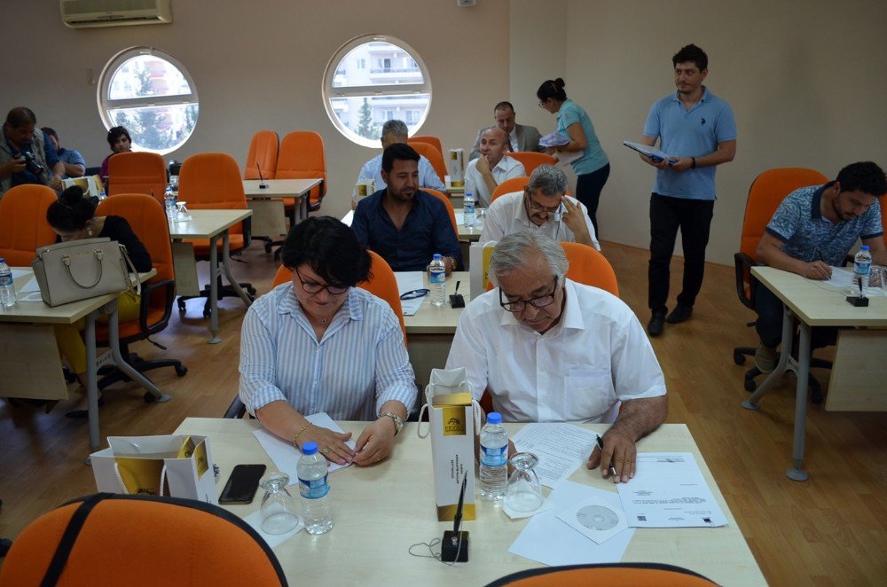 Didim Belediyesi Serasında Üretilen Ürünler Mecliste Tanıtıldı