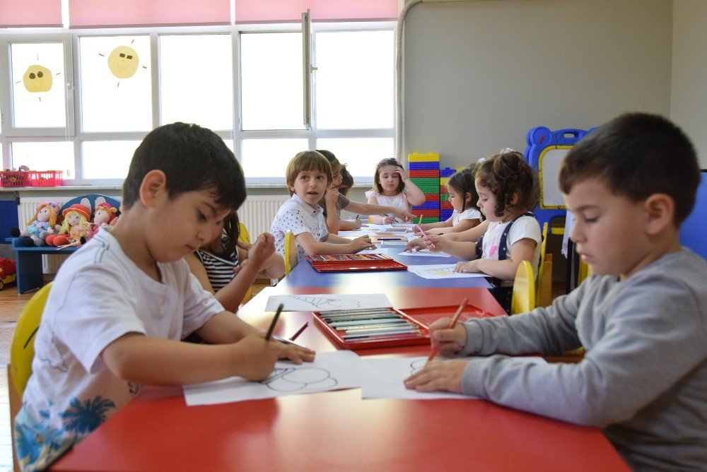 Düzce Üniversitesi Anaokulu Yaz Programında Bilgi Ve Eğlence Bir Arada