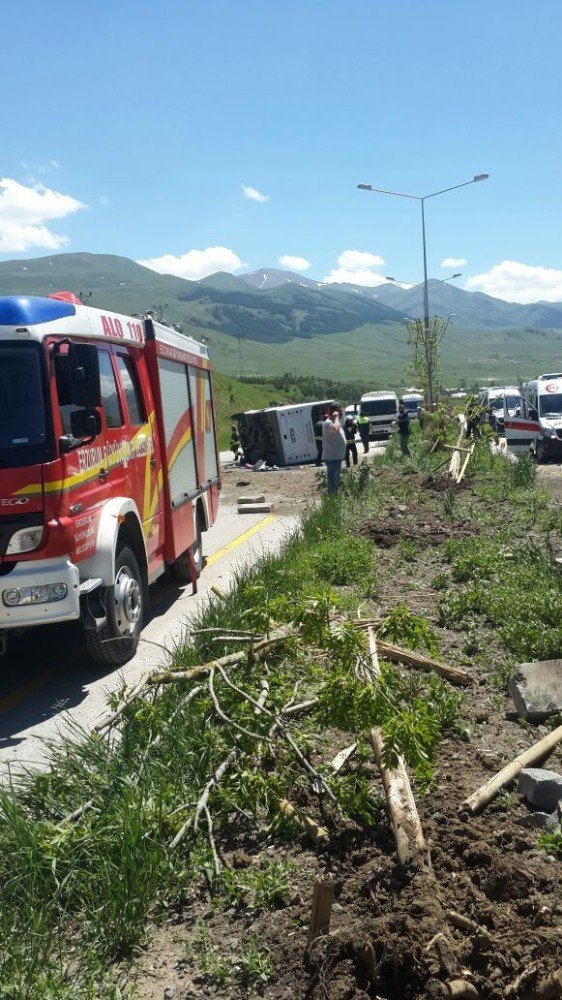 Halk Otobüsü Devrildi: 10 Yaralı