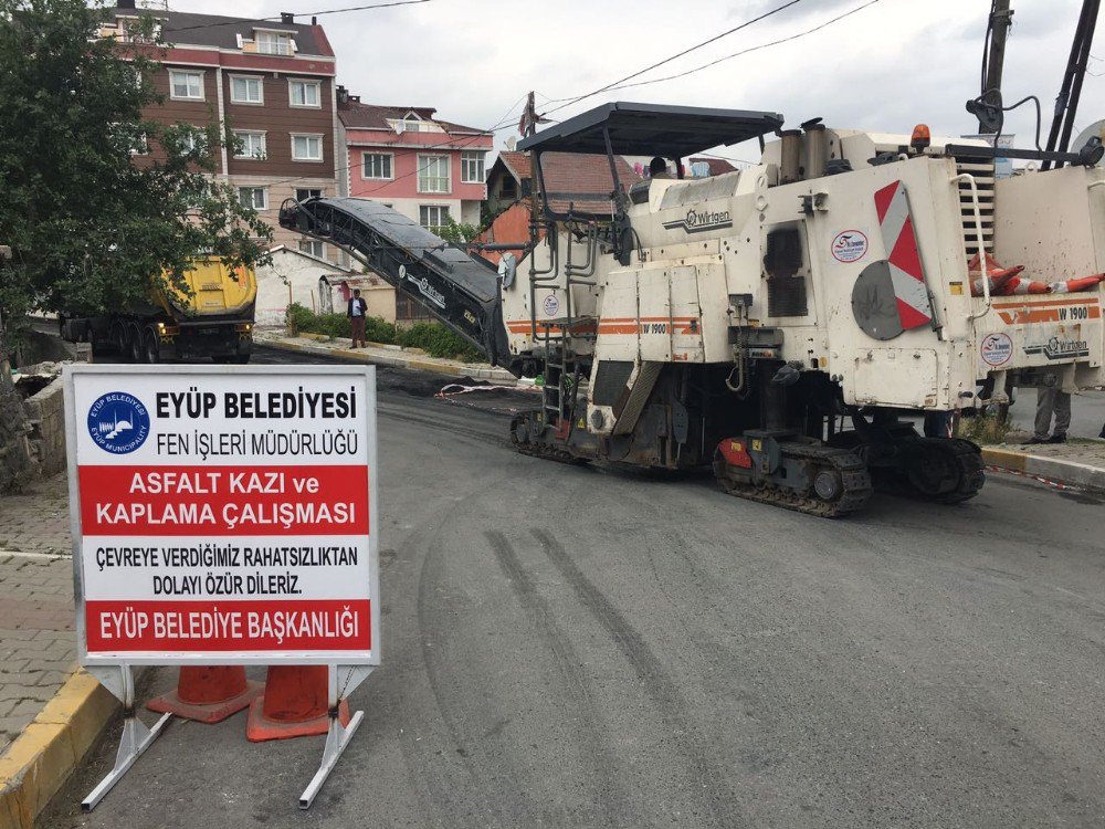 Eyüp’te Asfaltlama Çalışmaları Devam Ediyor