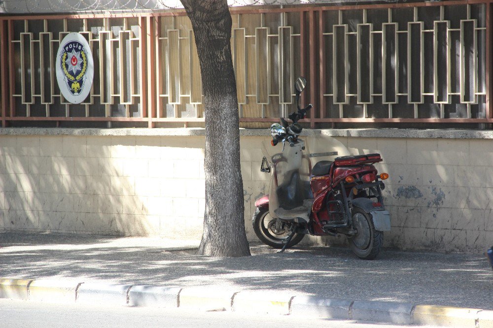 Gaziantep Emniyeti Önüne Bırakılan Motosiklet Paniğe Neden Oldu