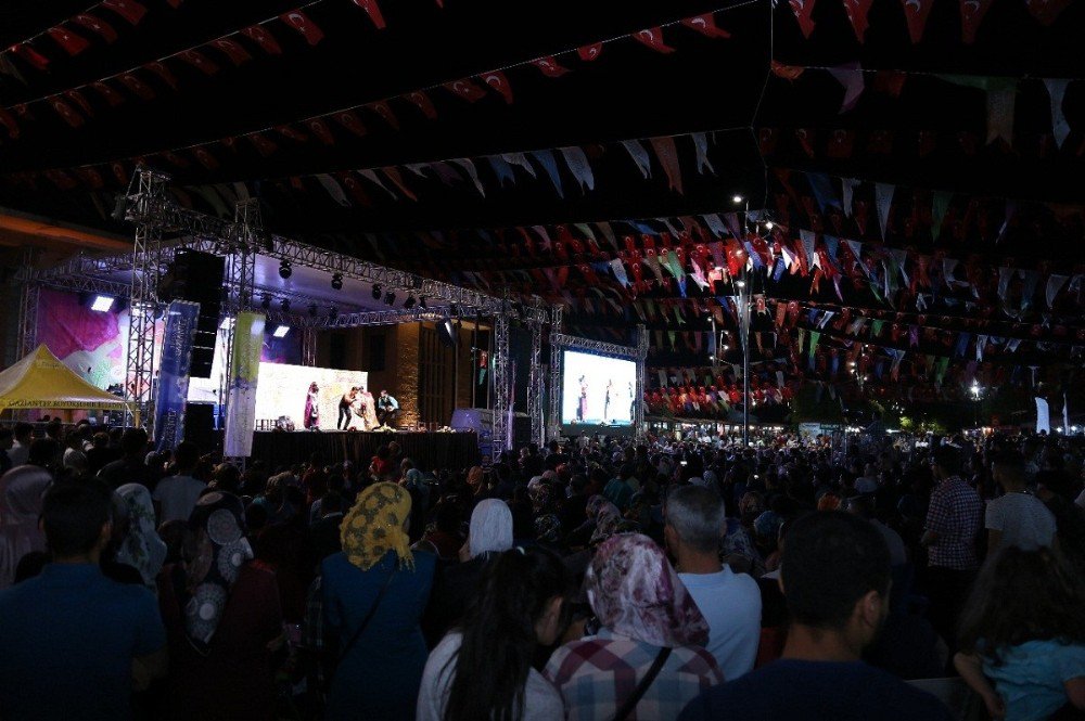 Gaziantep’te “Bir Eski Zaman Hikayesi” Adlı Oyun Sahnelendi