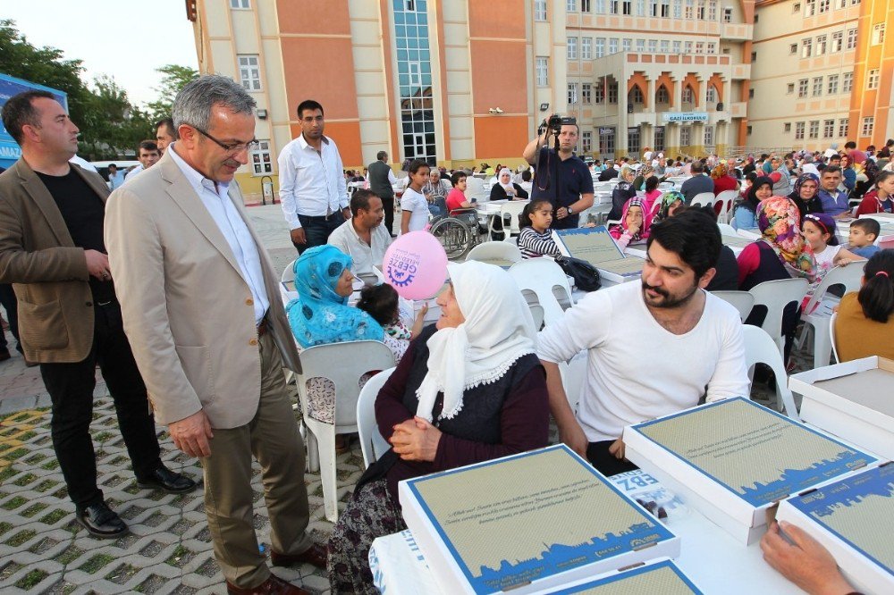 Başkan Köşker, İftar Yemeğinde Gebzeliler İle Buluştu