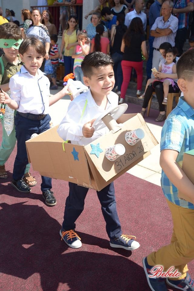 Anaokulu Öğrencilerinden "Geri Dönüşüm Defilesi"