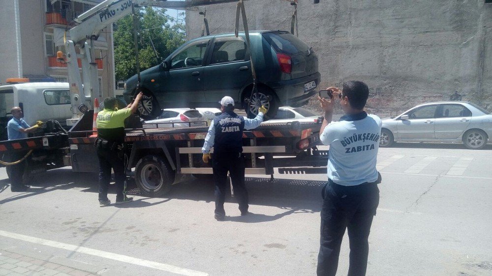 Yasak Parklanmalar İçin Zabıtalar İş Başında