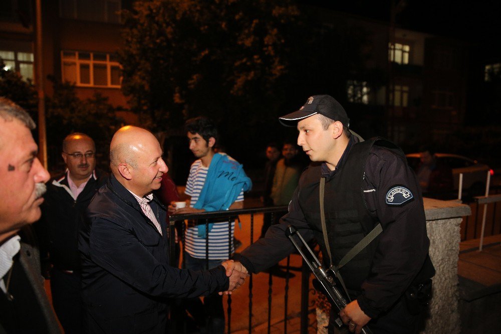 Başkan Çolakbayrakdar, İftar Sonrası Polisleri Ziyaret Etti