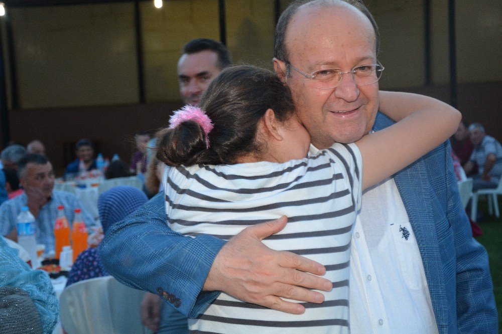 Başkan Özakcan İftar Yemeğinde Engelli Vatandaşlarla Bir Araya Geldi